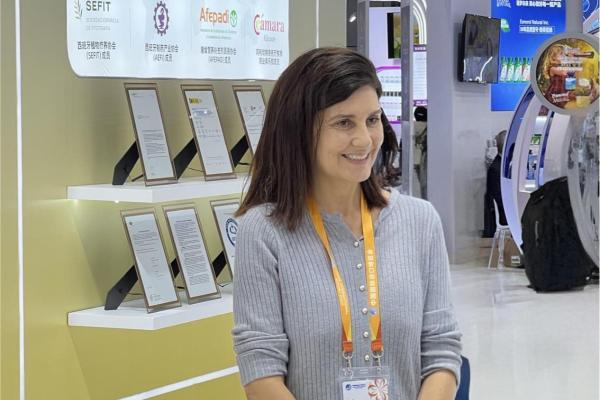 西班牙参赞亲临进博会BECHI展台，见证欧洲细胞营养链接中国市场 