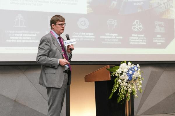 南安普顿大学：从课堂到职业，把就业力作为一项系统工程 