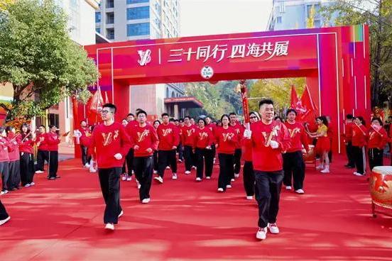 意尔康品牌30周年庆典好壮阔！万人家宴太温暖！