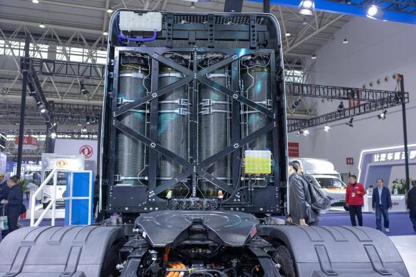 智驾领航，绿境未来：东风商用车以科技重构商用车价值版图 