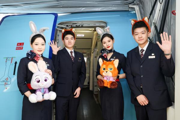 《疯狂动物城2》电影即将上映，东航“迪士尼·疯狂动物城号”主题彩绘机焕新起航 