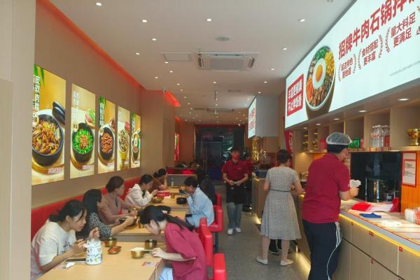 朴大叔拌饭：拌饭品类新晋黑马，千店规模领跑快餐赛道，12大扶持赋能轻量创业 