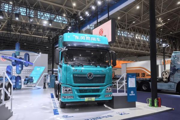 能上绿牌 续航无忧 东风天龙KL增程混动重卡亮相武汉车展 