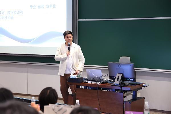 HiWork亮相清华创协扬帆Voyage“出海东南亚”主题论坛，分享HiWork出海实战经验心得 