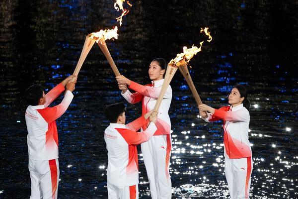 十五运会正式开幕，安踏全力为赛会保驾护航 