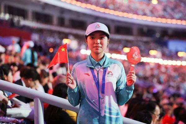 十五运会正式开幕，安踏全力为赛会保驾护航 