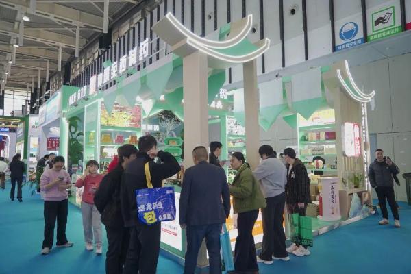 道地本草相邀：仲景宛西制药携“树上宝石”绽放第91届药交会 