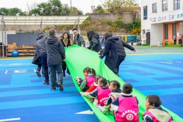 格兰云天第三座乡村儿童操场于安顺普定圆满落成 