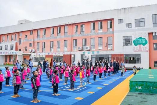 格兰云天第三座乡村儿童操场于安顺普定圆满落成 