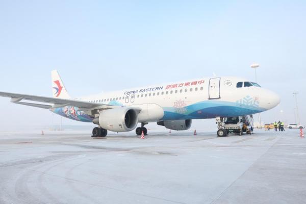 加密“空中快线”、免费托运雪具：东航全力服务哈尔滨“冰雪经济” 