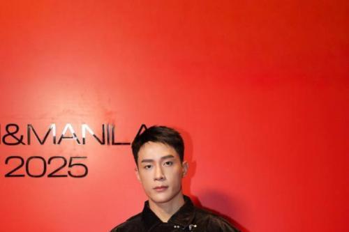 铁汉柔情自在方圆 邓伟徳的多元魅力与内在坚守 