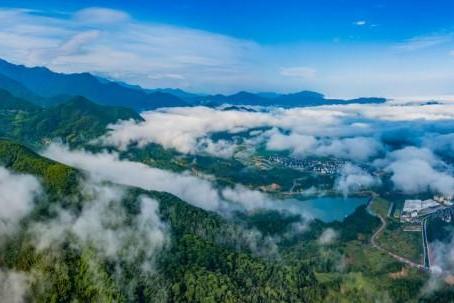 明月山荣膺全国最佳温泉康养旅游目的地引领温泉旅居目的地高质量发展 