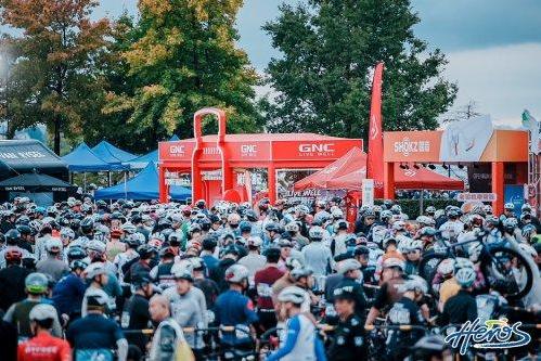 GNC健安喜再度携手环千岛湖公路自行车赛，以科学营养守护每一段热血征程 