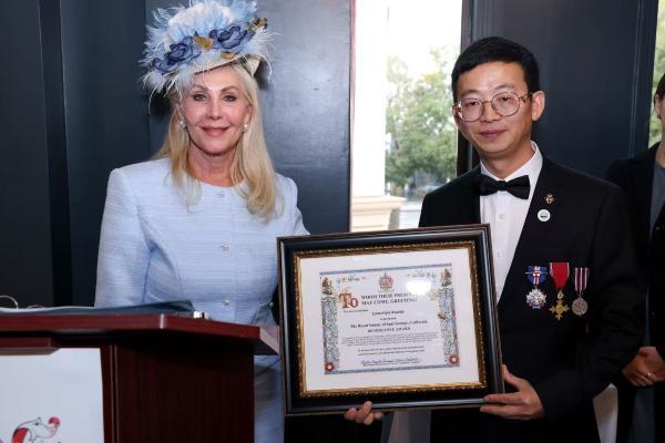 向凌云博士荣获加利福尼亚圣乔治皇家学会“慈善嘉奖”