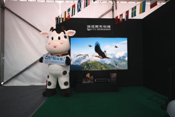 150英寸海信激光电视亮相上海闪展，解锁家庭影院新姿势 