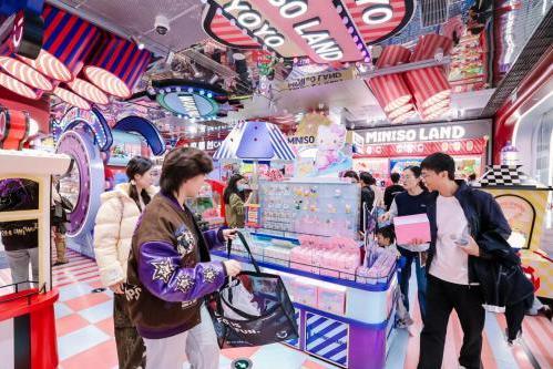 名创优品加速布局乐园系店态，MINISO LAND首次进驻杭州湖滨商圈 