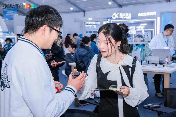 讯飞AI录音笔闪耀声博会：以全链路解决方案定义专业录音笔生产力价值 