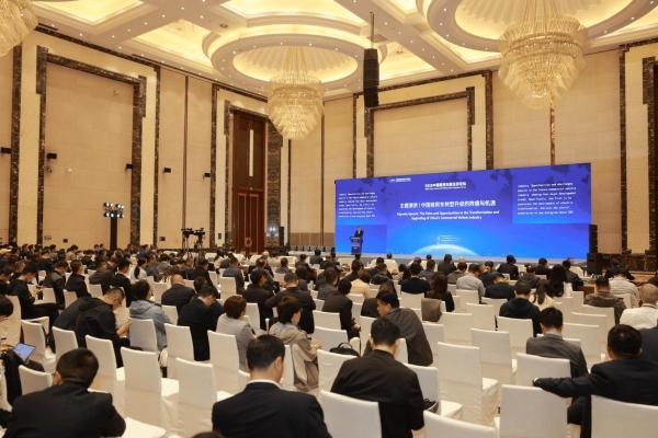 2025中国商用车新生态论坛，东风商用车刘利成：共谋绿色智能发展新图景 