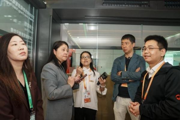 Ombra智能观景棚闪耀2025上海进博会，订单量激增引领全球风潮！ 