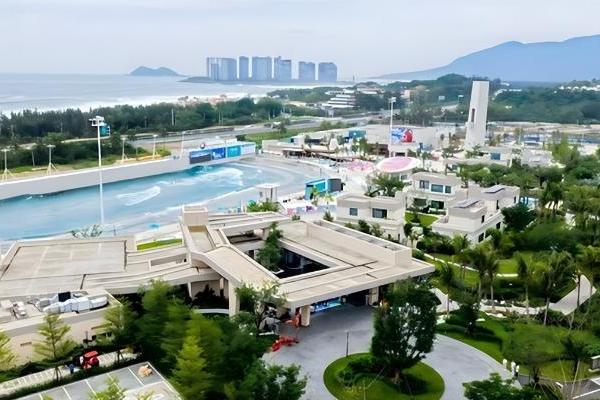 中国首个冲浪主题度假区开业 中旅逐浪点亮2026海南海洋旅游年 