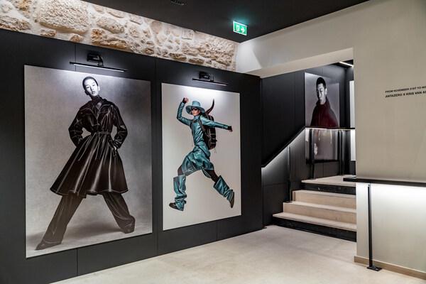 安踏携手Kris Van Assche共创系列正式上市，首发登陆DSM巴黎旗舰店 