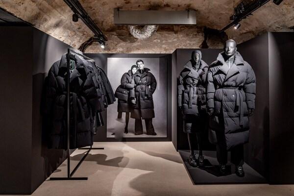 安踏携手Kris Van Assche共创系列正式上市，首发登陆DSM巴黎旗舰店 