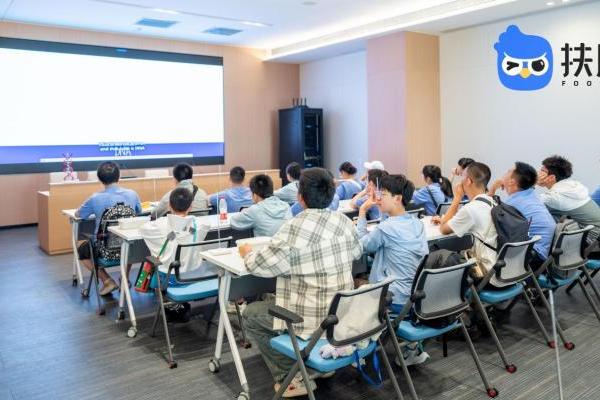 服务 200 万家庭的扶鹰教育：课程藏妙招，育儿有门道 