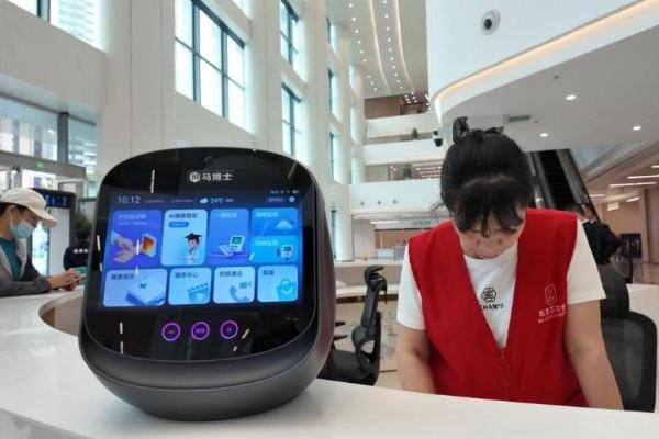 龙岗区二院新院区启用！马博士科技携 AI 健康守护机器人共建 “鸿蒙医院” 