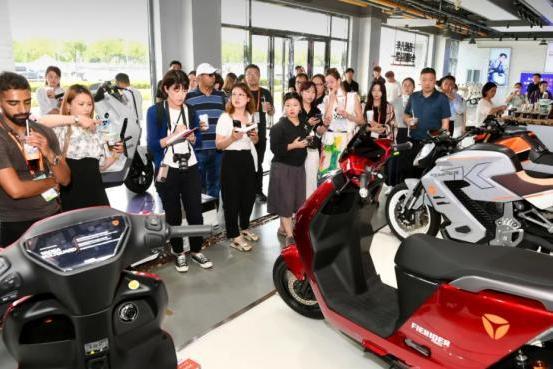 央视财经：品质圈粉，热销全球！雅迪智造赢获世界青睐 