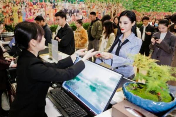 宇宙中心森林氧吧房重磅上线，打造全球康养旅居新标杆 