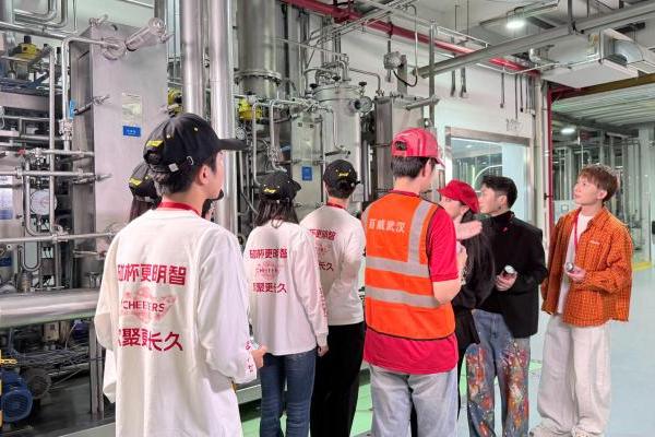 “多碰杯，少干杯”，百威中国以责任行动共创“明智饮酒”新风尚 