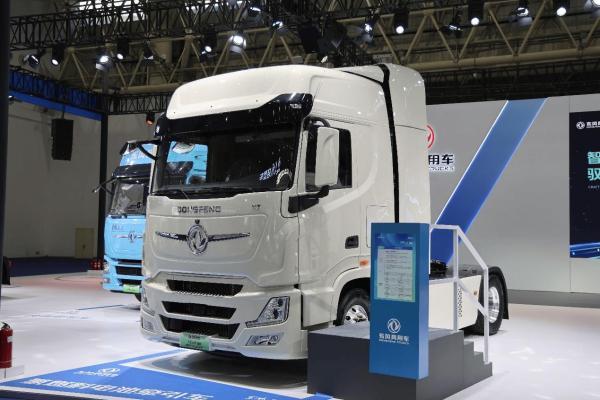 欧洲人抢着要的国产氢能半挂，续航超700km，欧洲版东风天龙GX氢燃料电池牵引车实拍 