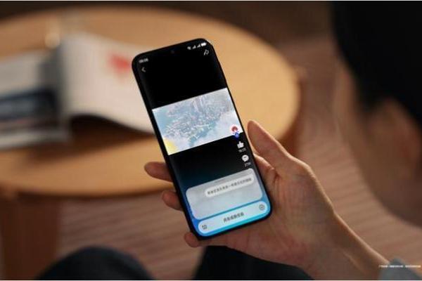 HarmonyOS 6小艺能唠方言、会办事，智慧生活体验感拉满 