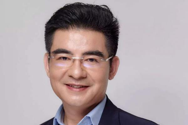 从地摊走出去的商业大佬