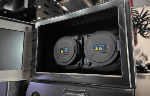 东风天龙KL港口集运纯电牵引车 深度定制破解运输痛点 