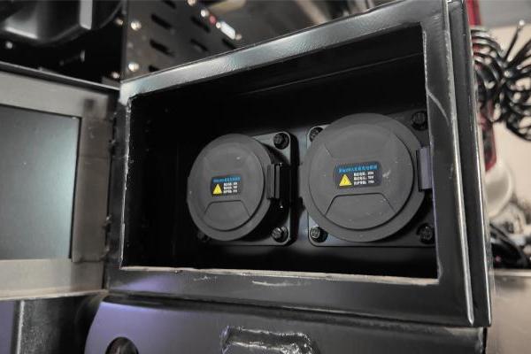 东风天龙KL港口集运纯电牵引车 深度定制破解运输痛点 