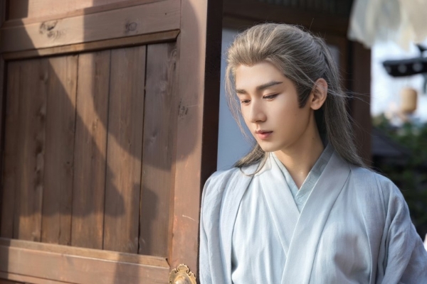 《长安二十四计》全球热播，成毅台词功底获刘奕君大赞 