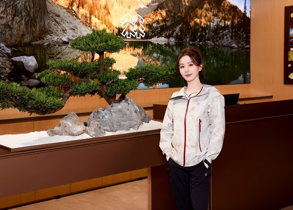 可隆KOLON KRAFT旗舰店启幕深圳万象城 品牌代言人刘诗诗现场首穿演绎「驭马迎风」新春限定系列 