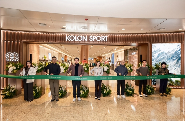 可隆KOLON KRAFT旗舰店启幕深圳万象城 品牌代言人刘诗诗现场首穿演绎「驭马迎风」新春限定系列 