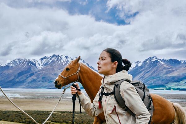 可隆KOLON KRAFT旗舰店启幕深圳万象城 品牌代言人刘诗诗现场首穿演绎「驭马迎风」新春限定系列 
