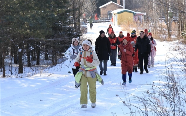 “中国体育彩票”2026年全国新年登高健身大会（黑龙江主会场）在海林市开赛 