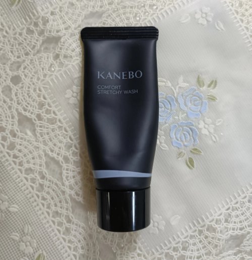 氨基酸洗面奶什么牌子好推荐，十大男士洗面奶排名：温和洁净控油祛痘 