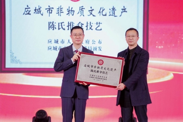 驭风而行 光启未来 全球首个“可电可氢”智能重卡平台首款产品福田卡文BEACON耀世登场 