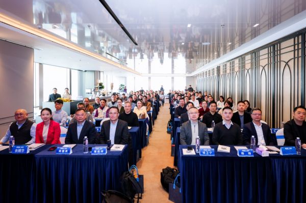 智能批阅机赋能精准教学，判判批阅机在沪获一线教师“抢着用” 