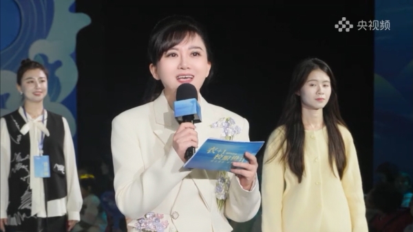 临危不乱显功底 刘小唯央视频直播诠释主持人专业内核 