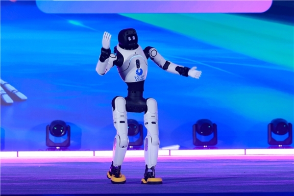  “天九之歌”人机共舞文艺晚会南京登台，60台机器人金陵起舞 