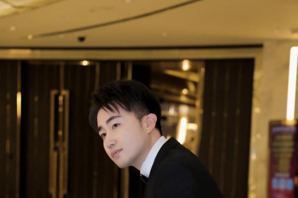 刘德华王成岳:光影交织共绘角色灵魂画卷探寻演技深度与人生温度 