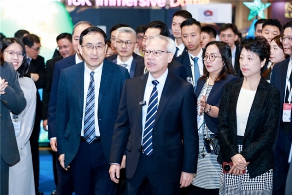 粤澳领导点赞“湾区智造”，视源股份硬核科技亮相AIE 