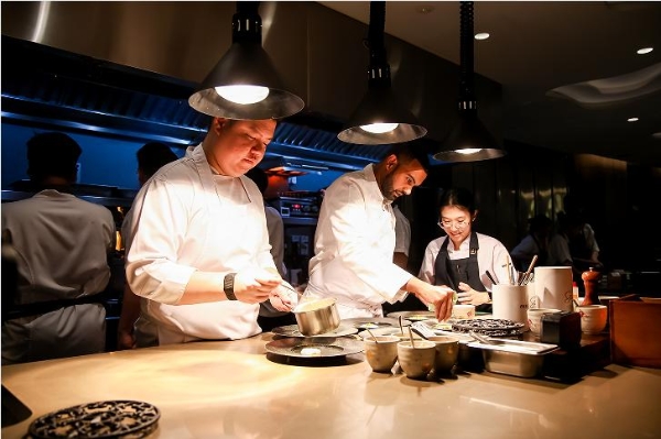  五粮液新加坡高端私宴：南洋风韵与大国浓香的交响共鸣 