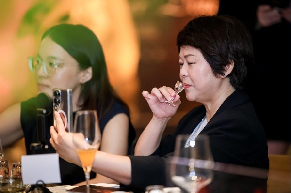  五粮液新加坡高端私宴：南洋风韵与大国浓香的交响共鸣 